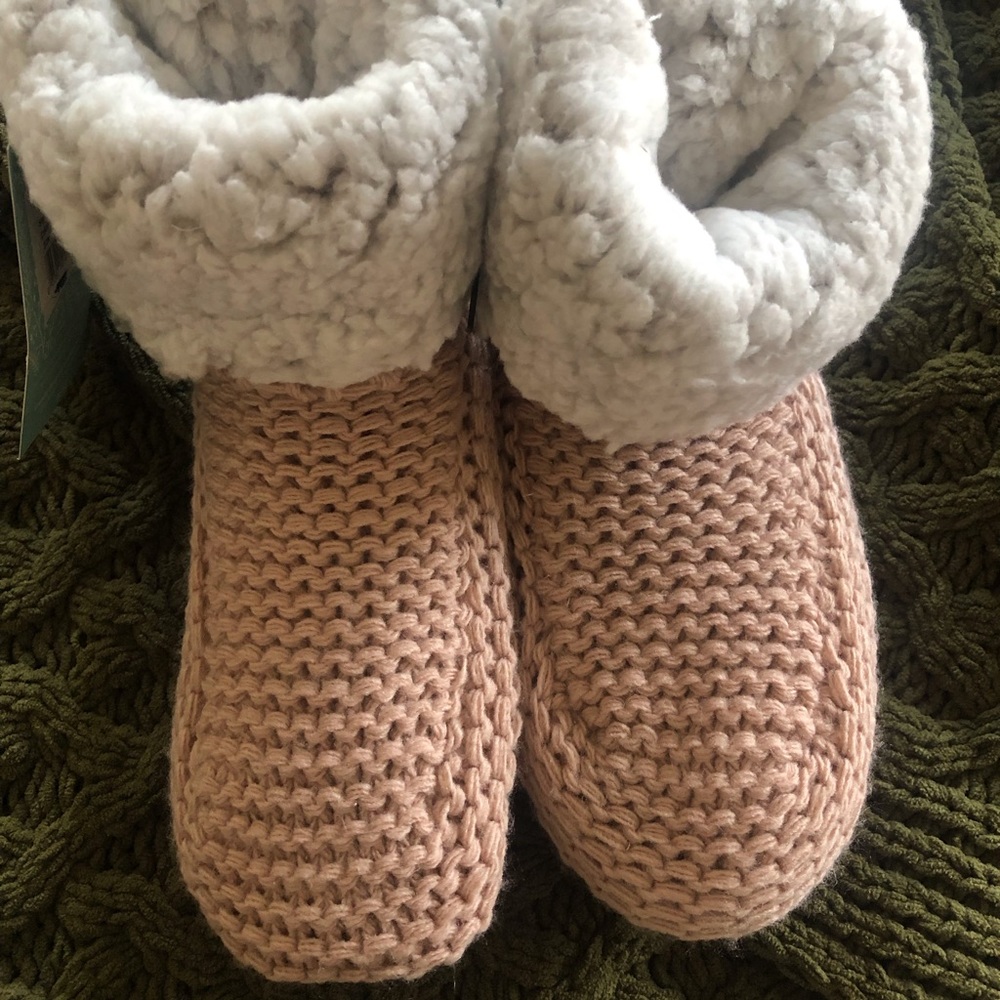 NWT MUK LUKS Women’s Bootie Slippers - Picture 3 of 7